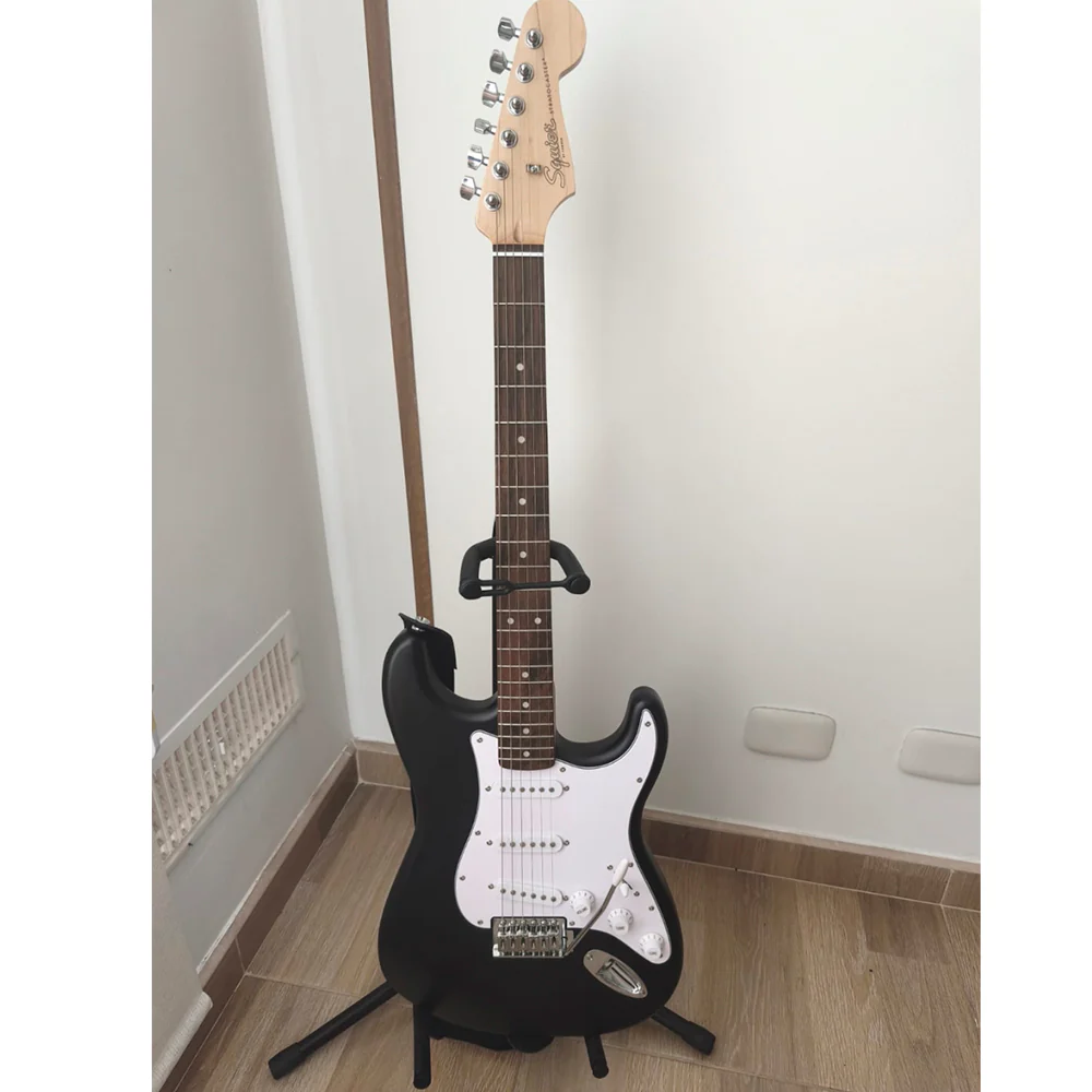 GUITARRA ELECTRICA SQUIER CON AMPLIFICADOR Y MULTIEFECTOS
